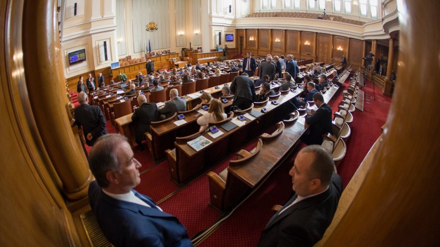 Страсти и бойкот в парламента заради скандала с ДАБЧ