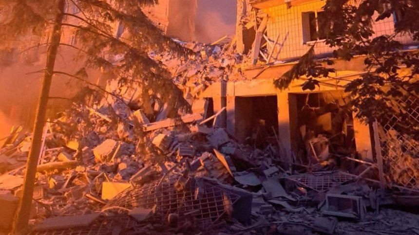 14 загинали и десетки ранени при руската атака в Киев (ВИДЕО)