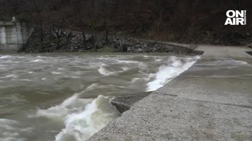 Отмениха частичното бедствено положение в Ардино, обстановката остава усложнена