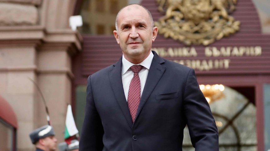 Радев на партийния терен: Нова роля, големи очаквания и край на политическото мрънкане