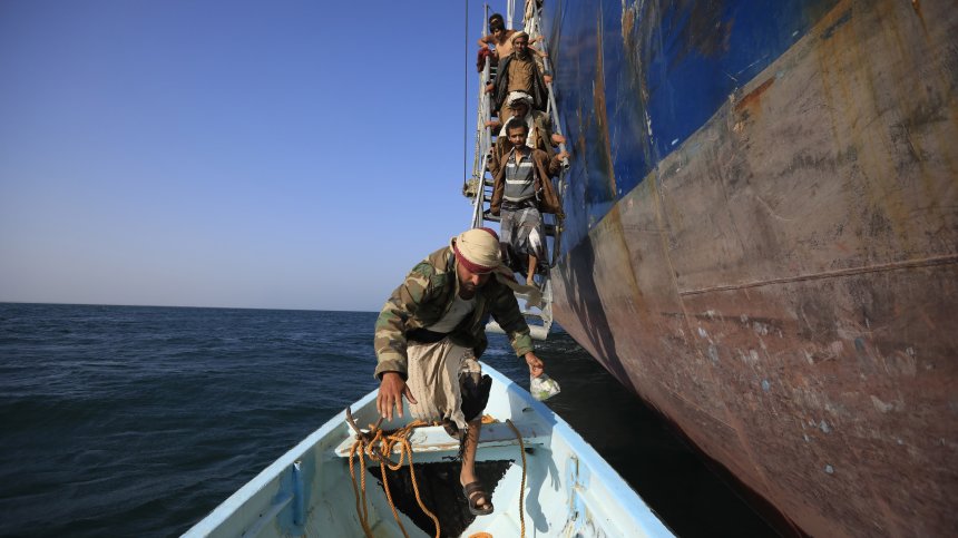 Йеменските хути нападнаха контейнеровоз в Червено море