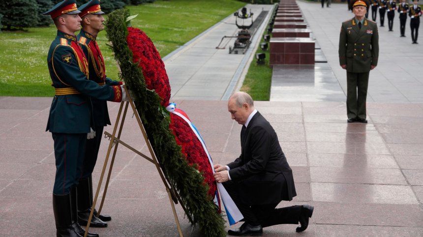 Путин отбеляза 85 години от нахлуването на нацистка Германия в СССР (СНИМКИ)