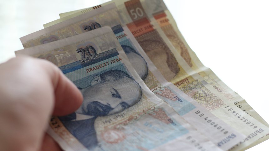 8 от 10 българи не са доволни от заплатата си