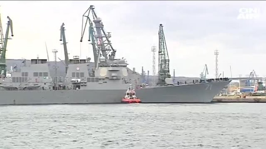 Американският разрушител "USS ROSS" акостира във Варна