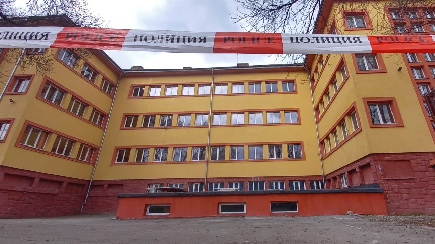 Сигнали за бомби в училища в цялата страна