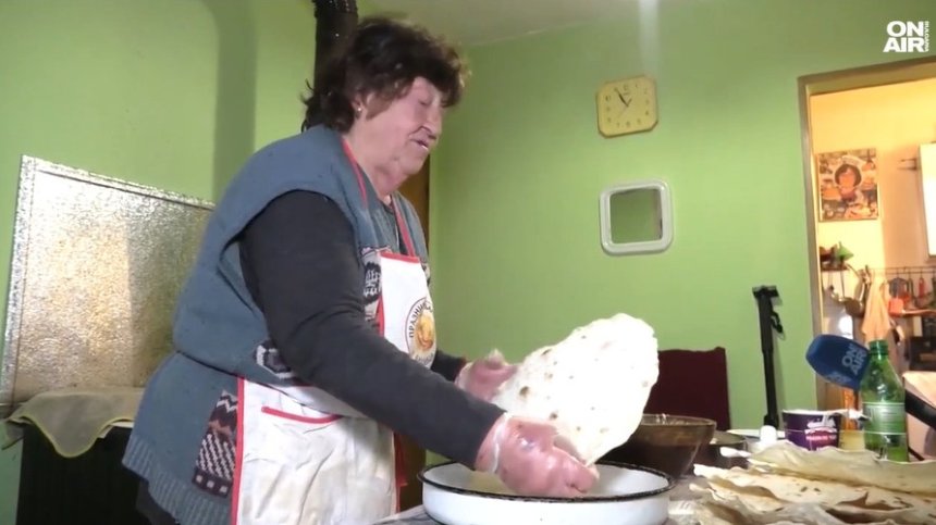 Рецептата на баба Върба: Как се прави истинска баница с домашно точени кори
