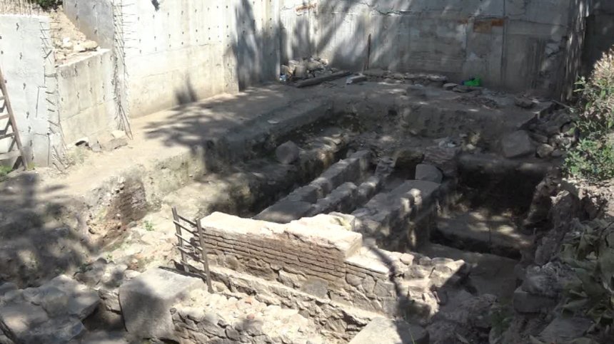 Археолози откриха над 500 монети от различни епохи в Стария град в Пловдив