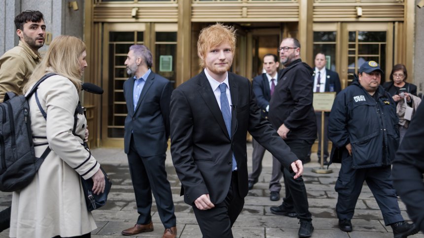 Кой кого изненада? Любимият футболен тим на Ед Шийрън запя негова песен (+ВИДЕО)