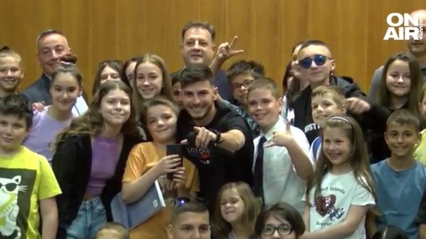 Българска TikTok звезда със съвети към ученици: Трябва да четем по-често