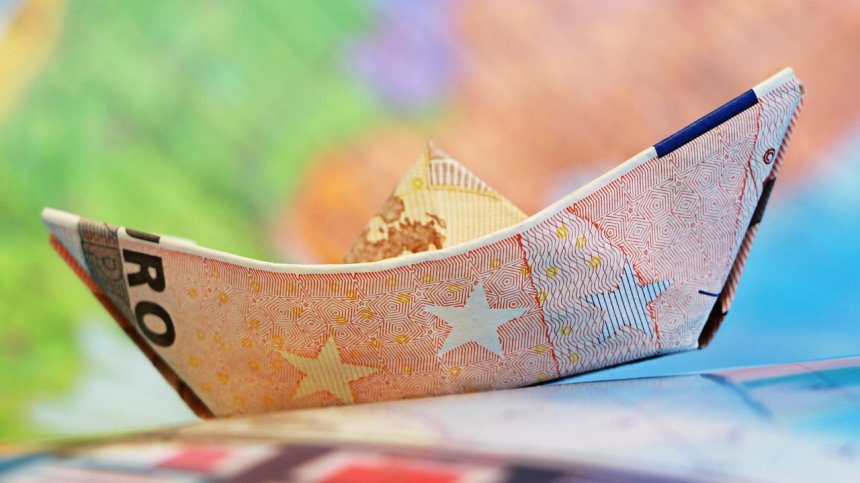 Митата на Тръмп изстреляха еврото за сметка на щатския долар