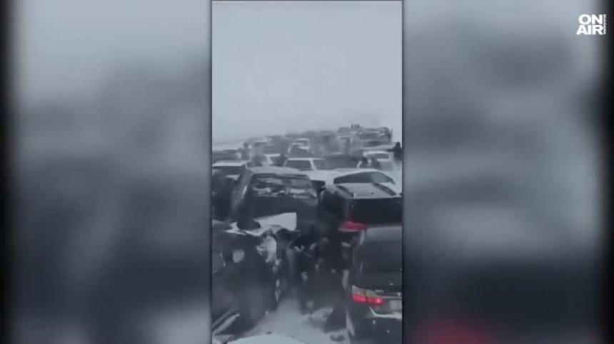 Верижна катастрофа с 95 коли в Казахстан (+ВИДЕО)