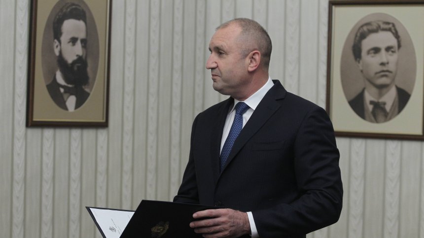 Радев: Време е партиите да поемат отговорност, бягането от нея ще доведе до санкции