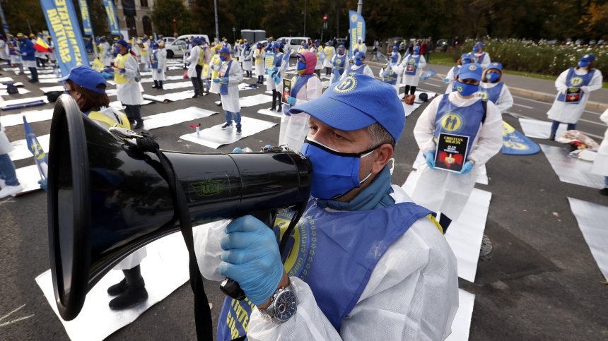 Вечерен час в Румъния, затварят и училищата