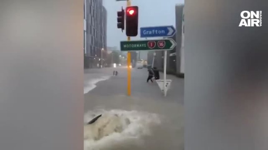 Пороите в Нова Зеландия взеха жертви, двама души са в неизвестност