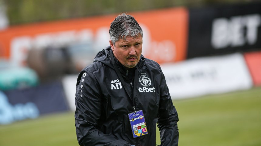 Любо Пенев остава треньор на "Хебър", каза и какви са проблемите пред тима