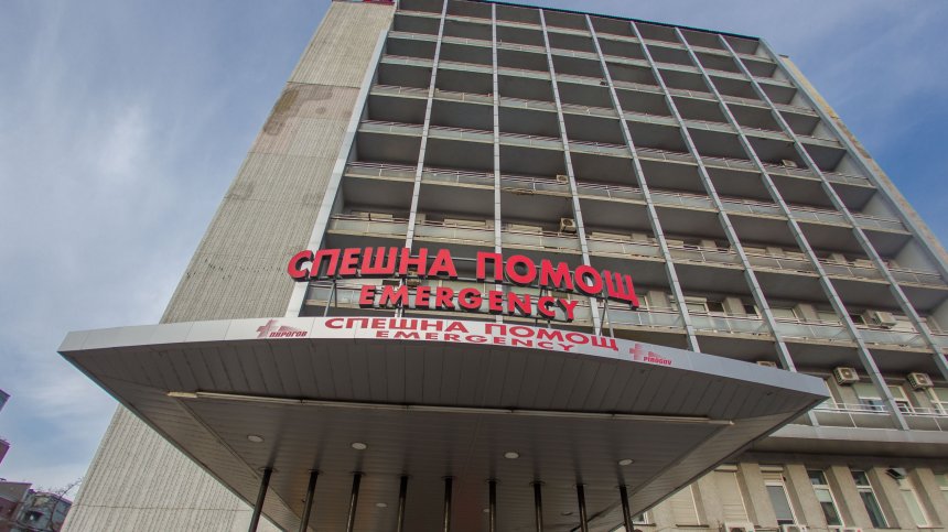 Медици от "Пирогов" протестираха в защита на отстранения директор проф. Поромански