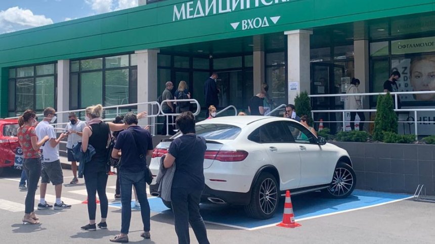 Опашки от желаещи да се тестват за Ковид-19 преди почивка в Гърция