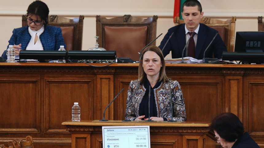 Ива Митева: Не виждам доказателства, че сме мафия, има натиск върху депутатите ни