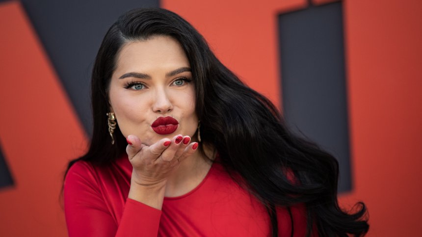 6 месеца след като роди: Адриана Лима се завръща към ангелите на Victoria’s Secret