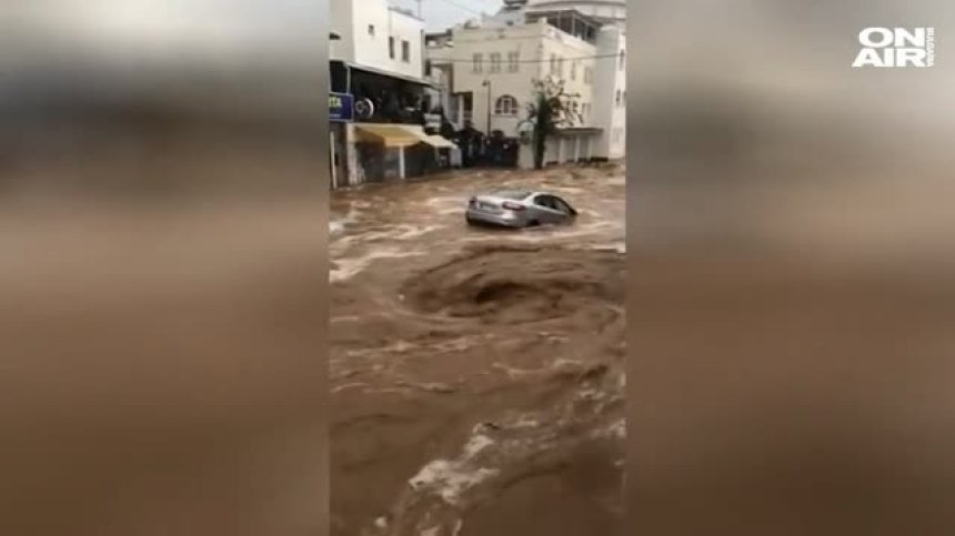 Проливни дъждове наводниха Бодрум, обилни снеговалежи превзеха Гърция
