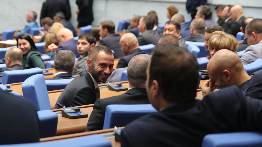 Пети неуспешен опит на депутатите да си изберат председател