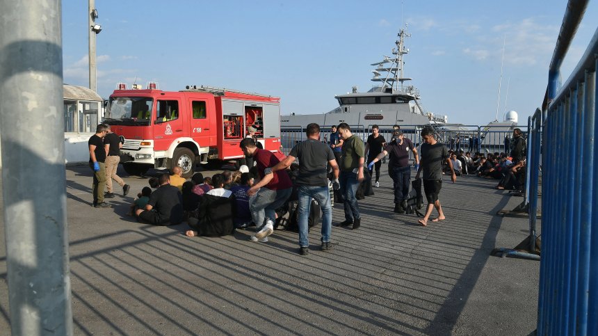 Спасиха 49 мигранти край бреговете на Пилос 