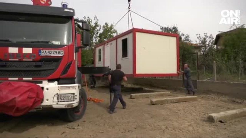 Първите фургони пристигнаха в село Богдан, жителите са притеснени за зимата