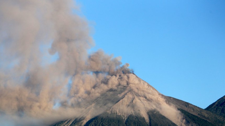 Опасен серен диоксид от вулкана в Исландия достигна Европа