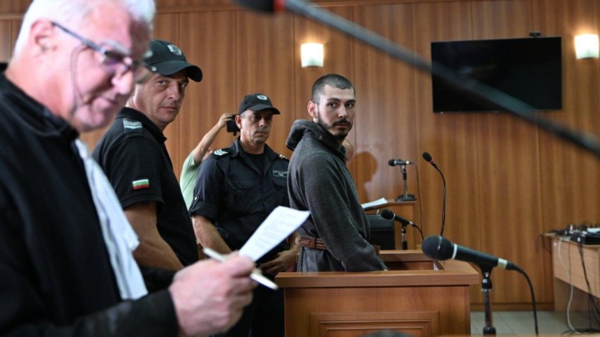 Студентът, убил майката на бивше гадже от Първомай, остава в ареста