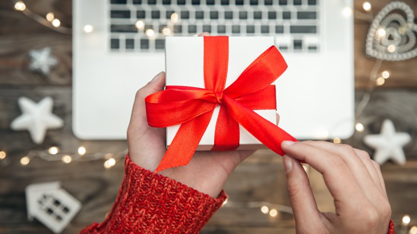 Коледни бонуси и 13-а заплата: Как фирмите в България стимулират служителите си