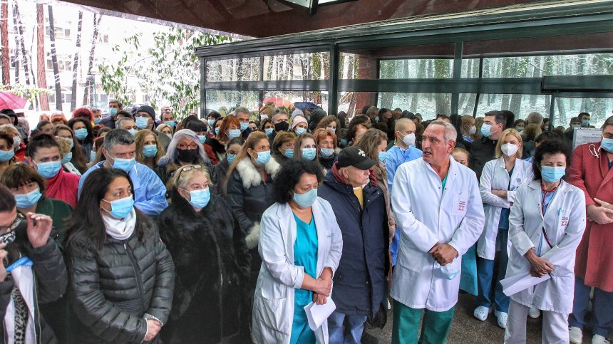 Кадрова катастрофа в болниците: В 73% от тях липсват лекари, в 90% - медицински сестри