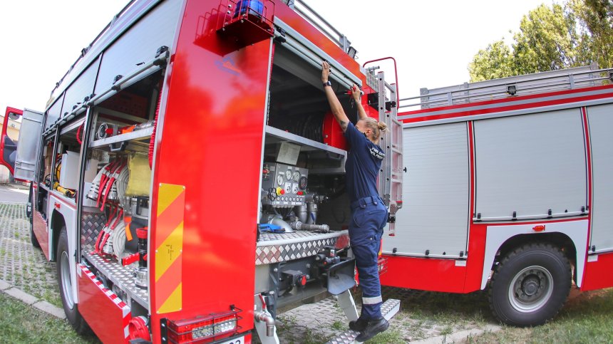 Автобояджийски сервиз гори в столичния квартал "Свобода"