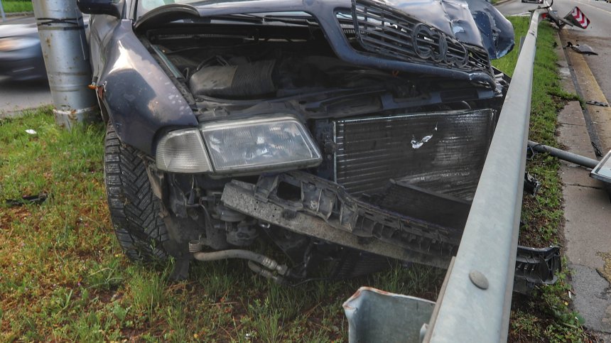 Мъж загина, а 19-годишен е в болница след катастрофа в Пазарджишко