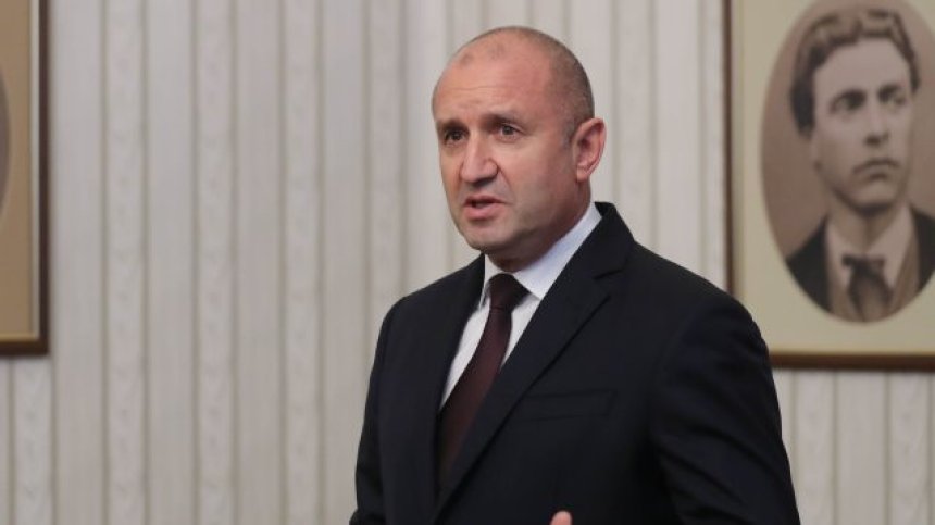 Румен Радев: Правителството трябва да се погрижи за армията ни, не Брюксел