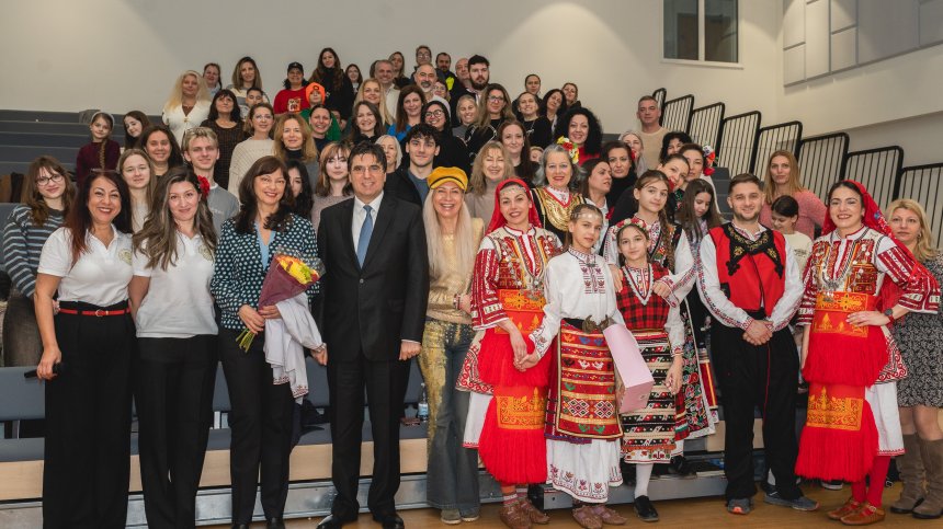 Милена Милотинова впечатли Лондон с филма "Магията на българското хоро"