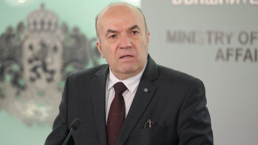 Министър Милков и посланик Ангелов в НС заради антбългарските прояви в РСМ