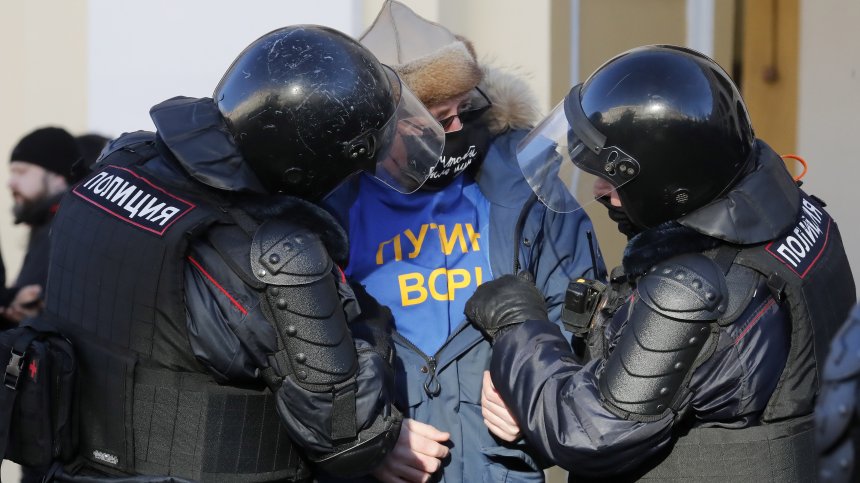 Съдят 3500 руснаци за участие в антивоенните митинги в Санкт Петербург