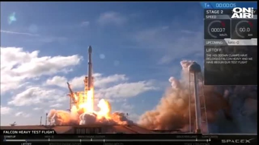 SpaceX изстреля най-мощната ракета в света с Tesla на борда