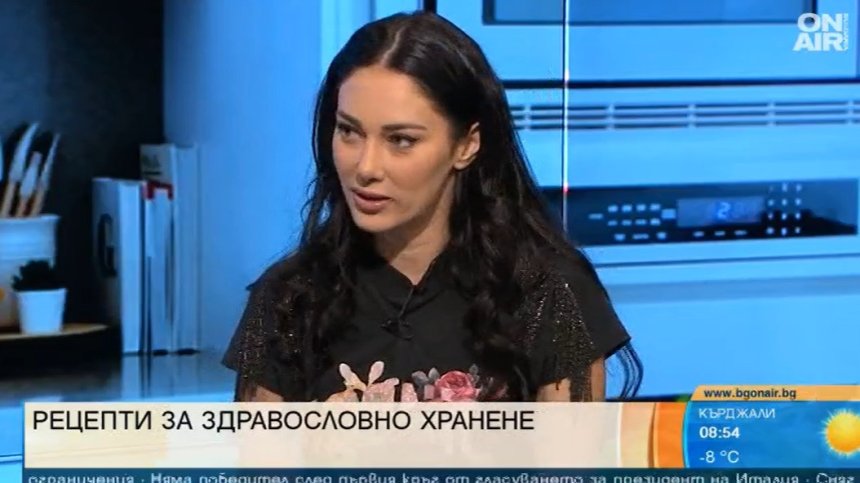 Влогърът Йоана Йокко събра 50 здравословни рецепти в книга