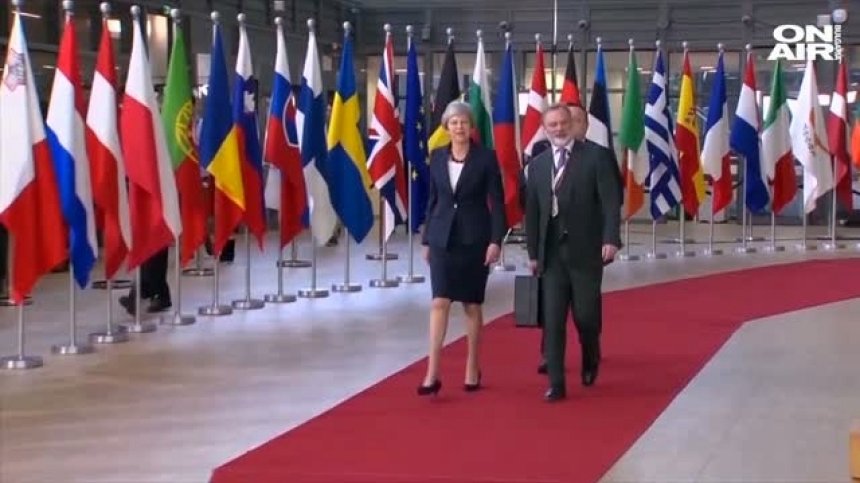 Депутатите отхвърлиха споразумението на Мей за Brexit!