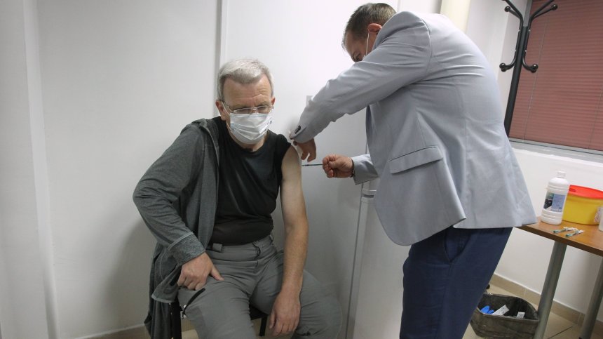 Добавката от 75 лв. може да ускори ваксинацията, но лекарствата срещу Ковид-19 са много скъпи