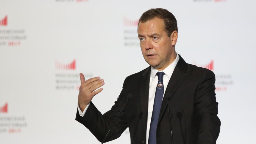 Медведев: Европа, готви се за недостиг на храна и насилие от украинските бежанци