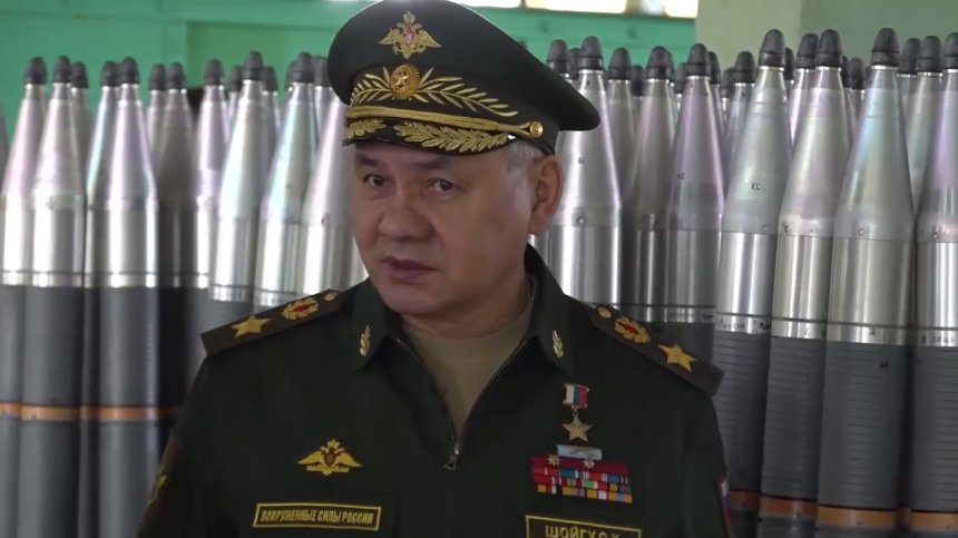 Русия стяга редиците си, Шойгу праща още боеприпаси на съветските войски
