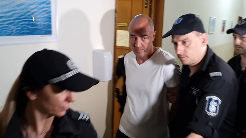 Задържаният украинец за опит за обир на бижута в Бургас не призна вината си