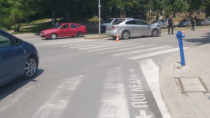 Шофьор помете майка с дете на пешеходна пътека във Варна