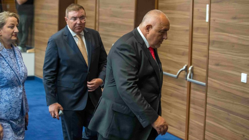Бойко Борисов е смачкан в ъгъла, заяви Божидар Божанов от ПП-ДБ