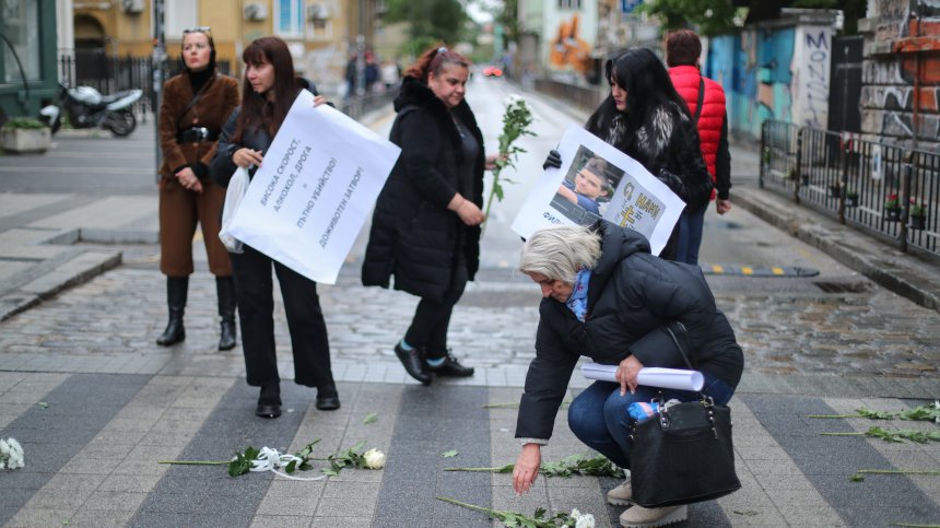 Почернени майки: Обидно е катастрофите със загиналите ни деца да се наричат инциденти