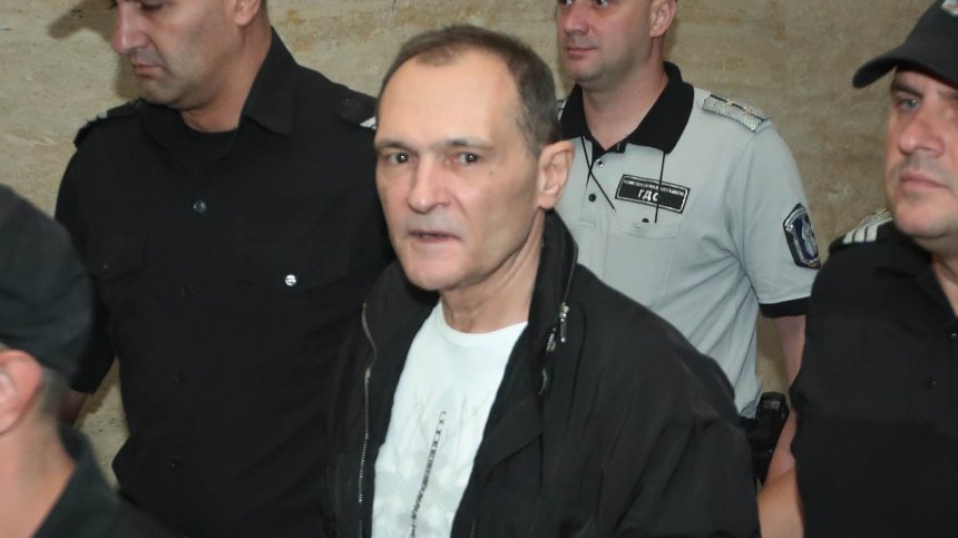 НАП отмени запори за близо 50 млн. лв. на фирми на Божков