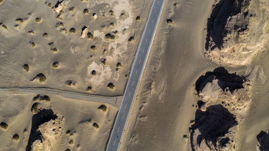 Рекорд на Гинес: 256 км без завой по Магистрала 10 в Саудитска Арабия