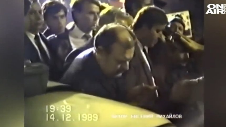30 г. по-късно: Извика ли Петър Младенов танковете на 14 декември?